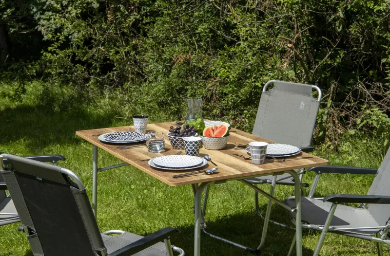 Komfortowe przygody na otwartym powietrzu - meble kempingowe